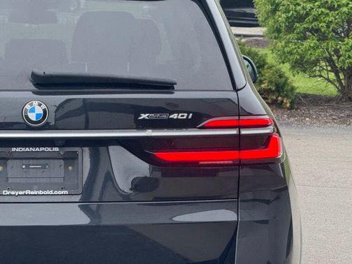 Black Sapphire Metallic 2024 BMW X7 xDrive40i