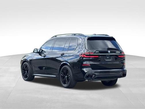 2023 BMW X7 M60i