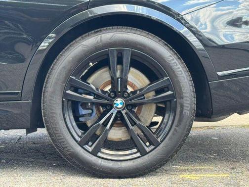 2023 BMW X7 M60i
