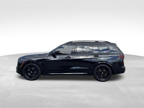 2023 BMW X7 M60i