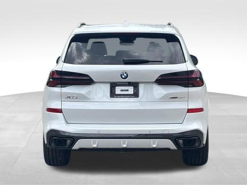 Mineral White Metallic 2026 BMW X5 xDrive40i