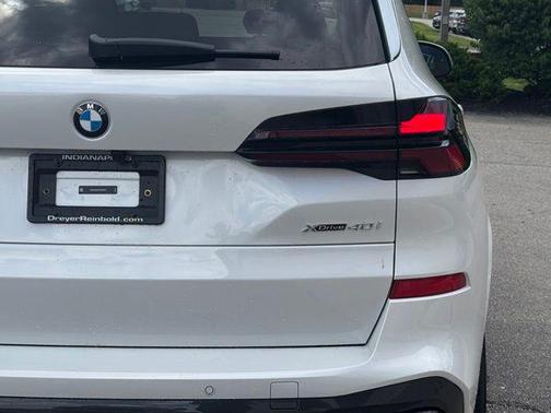 Mineral White Metallic 2026 BMW X5 xDrive40i