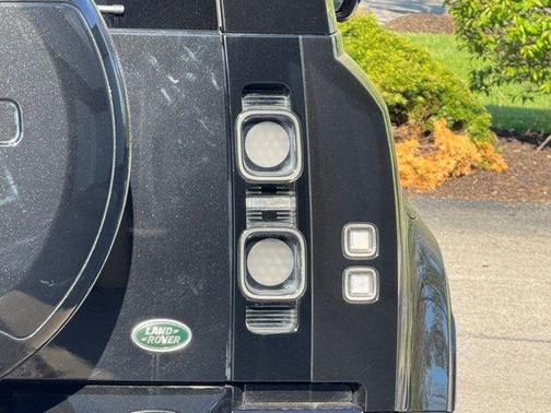 2023 Land Rover Defender 110 V8