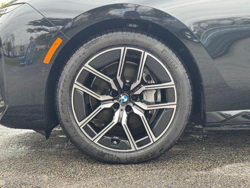 Black Sapphire Metallic 2024 BMW i7 eDrive50