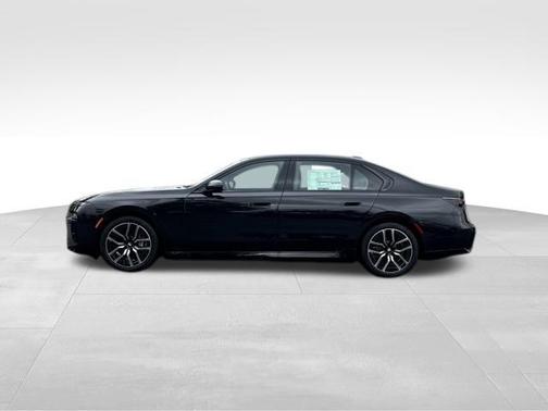 Black Sapphire Metallic 2024 BMW i7 eDrive50