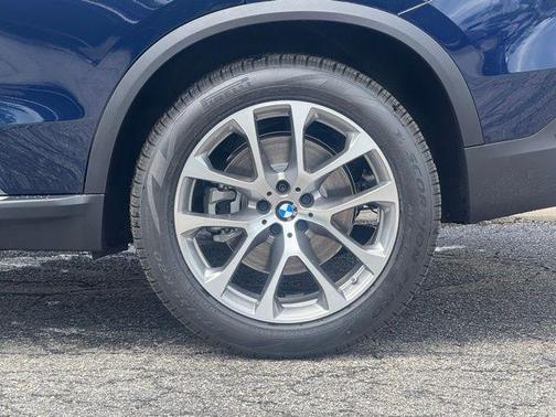 Tanzanite Blue II Metallic 2026 BMW X5 xDrive40i