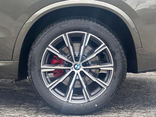 Manhattan Green Metallic 2026 BMW X5 xDrive40i