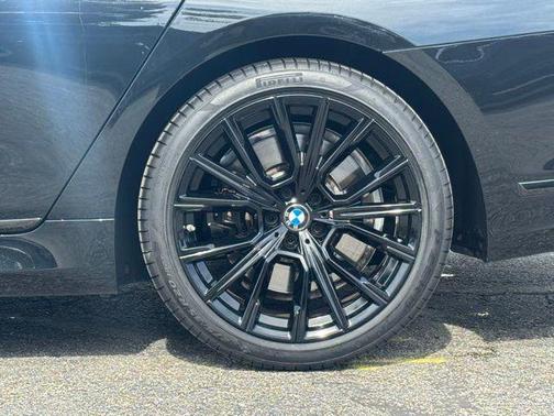 2022 BMW 750 i xDrive