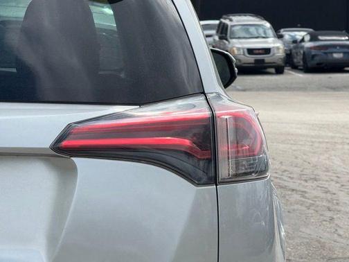 2016 Toyota RAV4 Hybrid SE