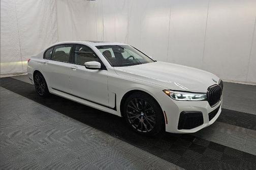 Alpine White 2022 BMW 750 i xDrive