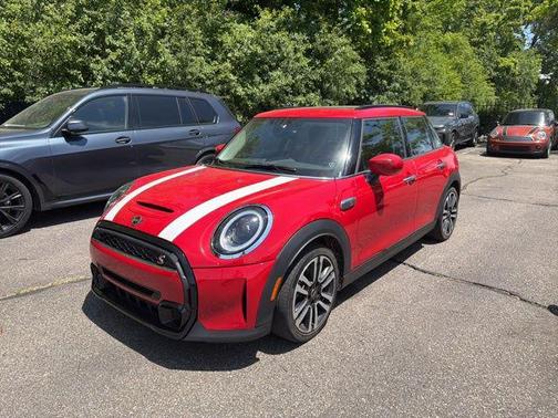 Chili Red 2024 MINI Hardtop Cooper S