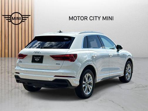 2024 Audi Q3 Premium 45 TFSI S line quattro Tiptronic