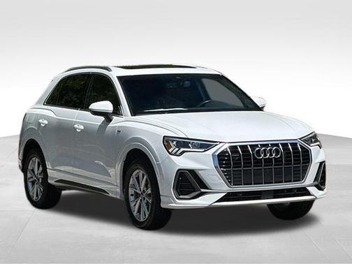 2024 Audi Q3 Premium 45 TFSI S line quattro Tiptronic