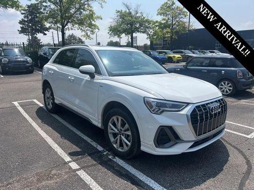 2024 Audi Q3 Premium 45 TFSI S line quattro Tiptronic