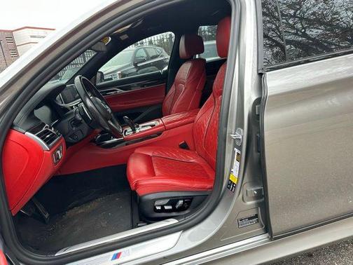 2022 BMW 750 i xDrive