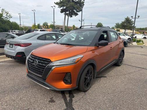 Super Black 2021 Nissan Kicks SR