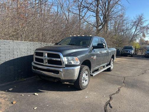 2017 RAM 3500 Tradesman Crew Cab 4x4 6'4' Box