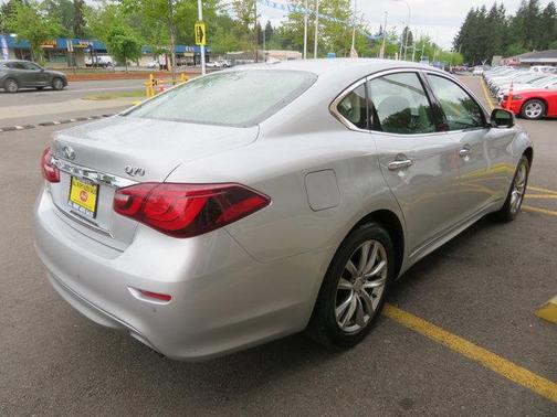 2016 INFINITI Q70 3.7X