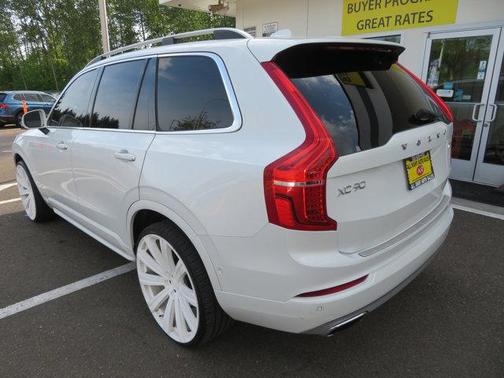Crystal White Pearl Metallic 2017 Volvo XC90 T6 Momentum