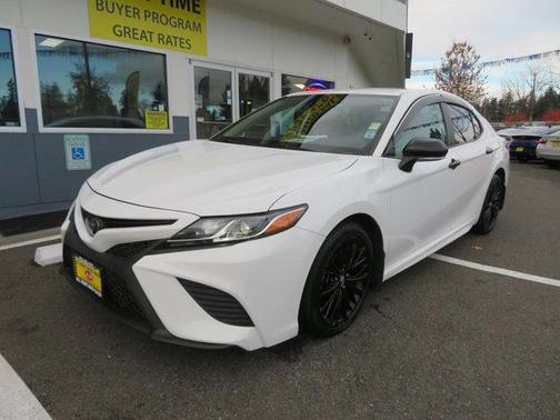 2020 Toyota Camry SE