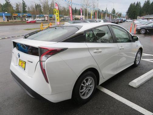 2016 Toyota Prius Three