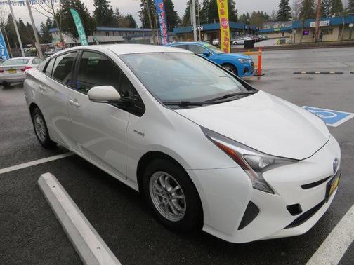 2016 Toyota Prius Three