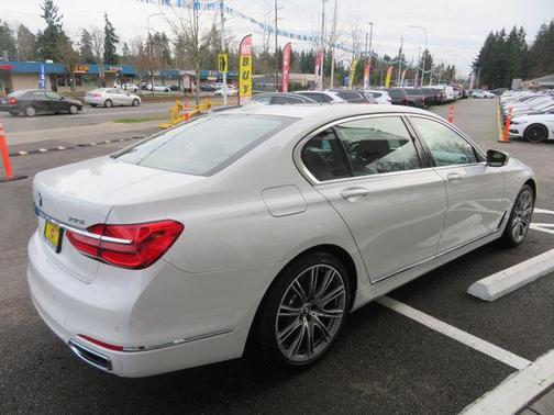 2016 BMW 740 740i