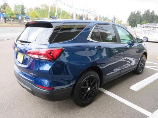 Blue Glow Metallic 2022 Chevrolet Equinox 1LT