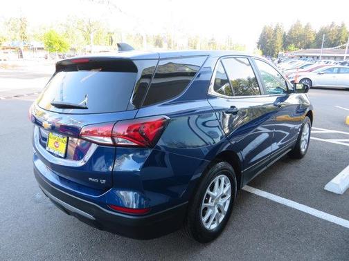 Blue Glow Metallic 2022 Chevrolet Equinox 1LT
