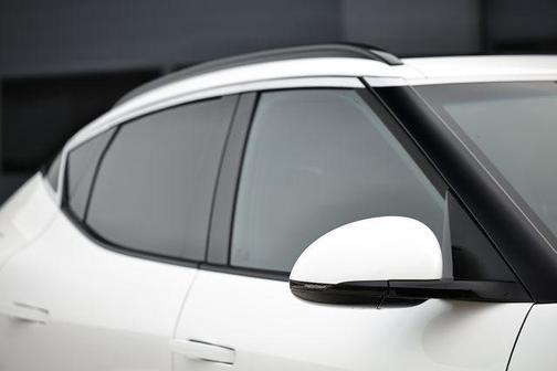 2025 Genesis GV60 Standard RWD