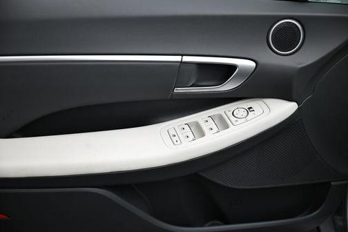 2025 Hyundai SONATA Hybrid SE