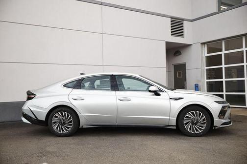 2025 Hyundai SONATA Hybrid SE
