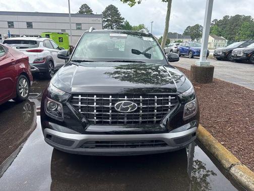 Onyx Black 2025 Hyundai VENUE SEL