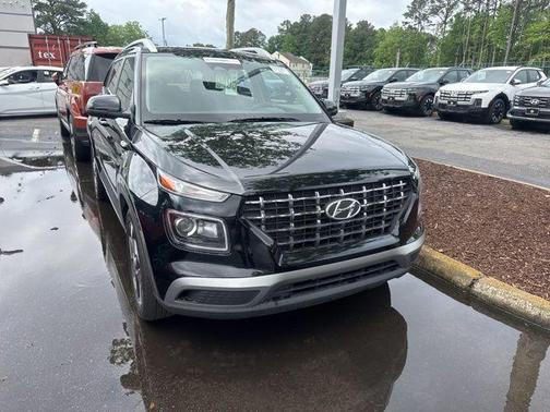 Onyx Black 2025 Hyundai VENUE SEL