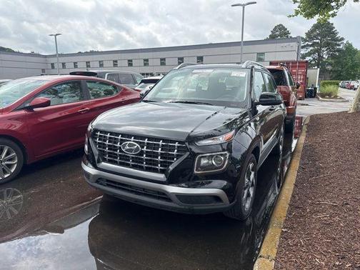 Onyx Black 2025 Hyundai VENUE SEL