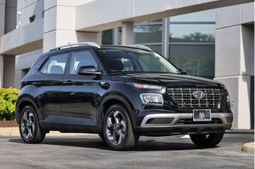 Onyx Black 2025 Hyundai VENUE SEL