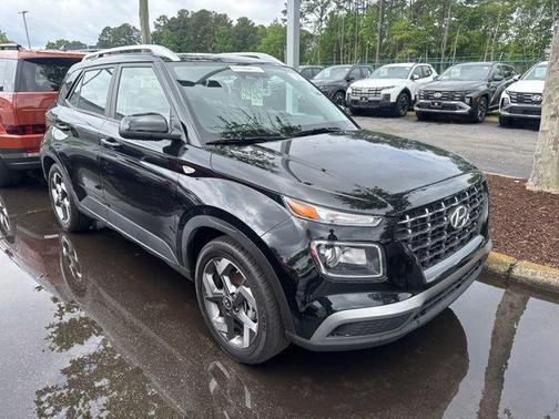 Onyx Black 2025 Hyundai VENUE SEL