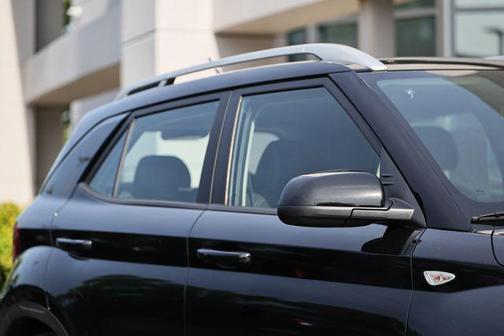 Onyx Black 2025 Hyundai VENUE SEL