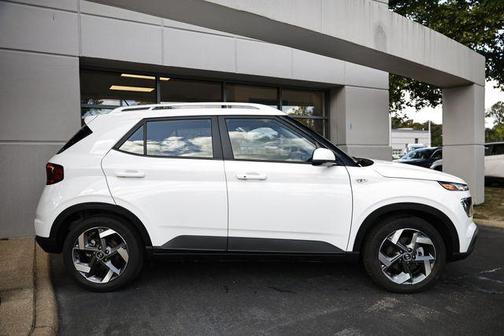 Lunar White 2025 Hyundai VENUE SEL