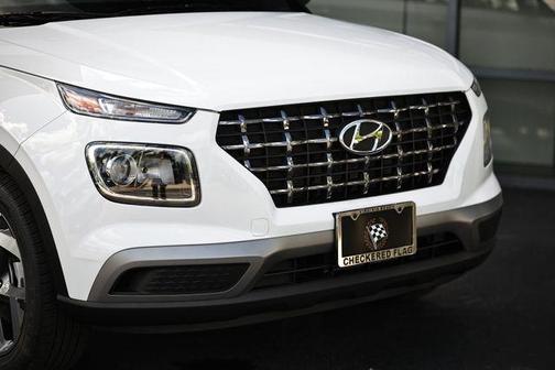 Lunar White 2025 Hyundai VENUE SEL