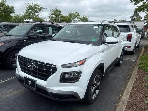 Lunar White 2025 Hyundai VENUE SEL