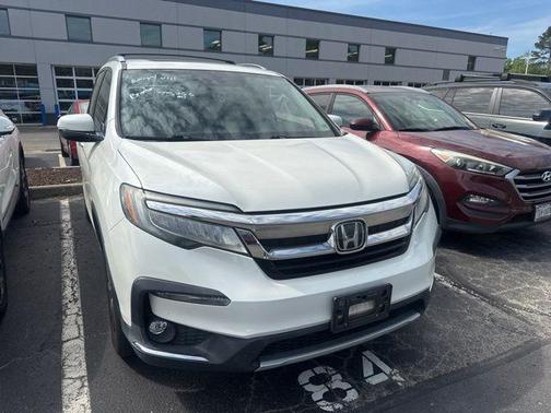White Diamond Pearl 2019 Honda Pilot Touring 8-Passenger