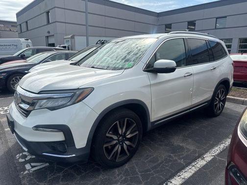 White Diamond Pearl 2019 Honda Pilot Touring 8-Passenger