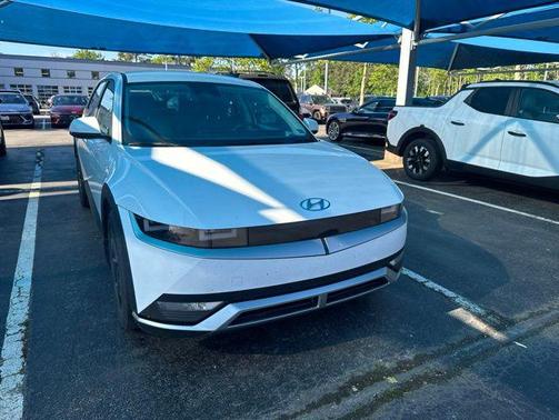 Atlas White 2024 Hyundai IONIQ 5 SE