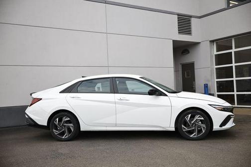 2025 Hyundai ELANTRA HEV SEL Sport