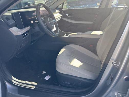 2024 Hyundai SONATA Hybrid SE