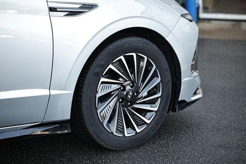 2024 Hyundai SONATA Hybrid SE