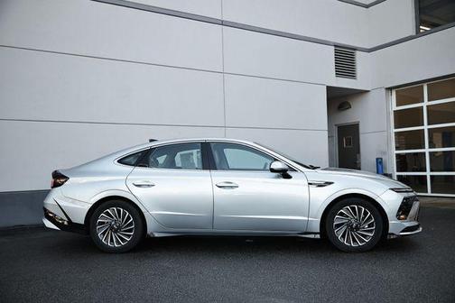 2024 Hyundai SONATA Hybrid SE
