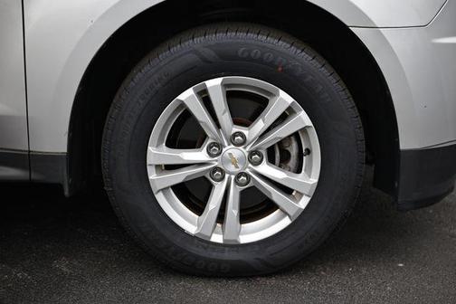 Silver Ice Metallic 2015 Chevrolet Equinox LS
