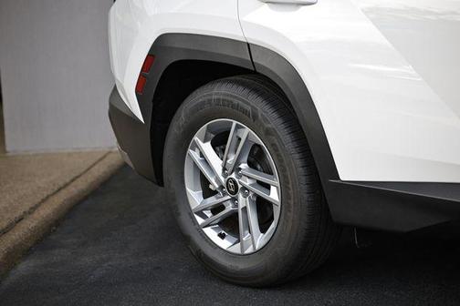 Serenity White Pearl 2025 Hyundai TUCSON SE